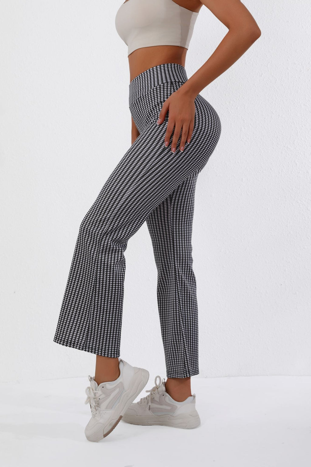 High-Waisted Houndstooth Flare Trousers â€?Sleek Fit, Comfy Stretch, Classy Look