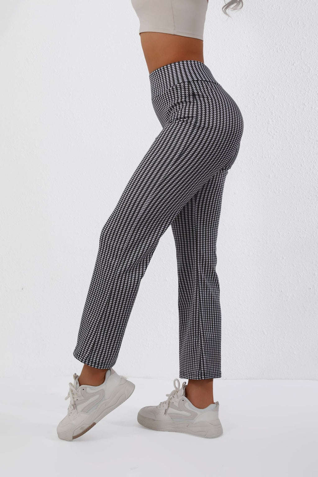 High-Waisted Houndstooth Flare Trousers â€?Sleek Fit, Comfy Stretch, Classy Look