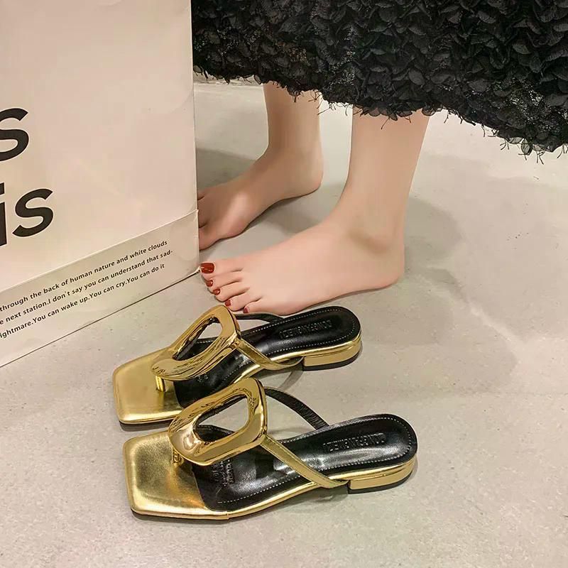 Flats 2024 Women Flip Flops New Summer Casual Slides Beach Ladies Slippers Outside Metal Decoration Female Shoes for Slippers
