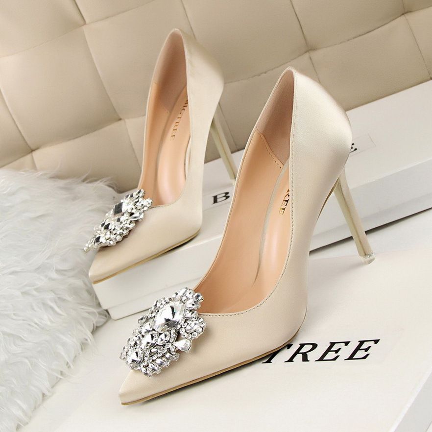 Women's Pumps; Rhinestone decoration; thin heel; sexy pointed women's shoes; shiny Rhinestone; buckle shoes