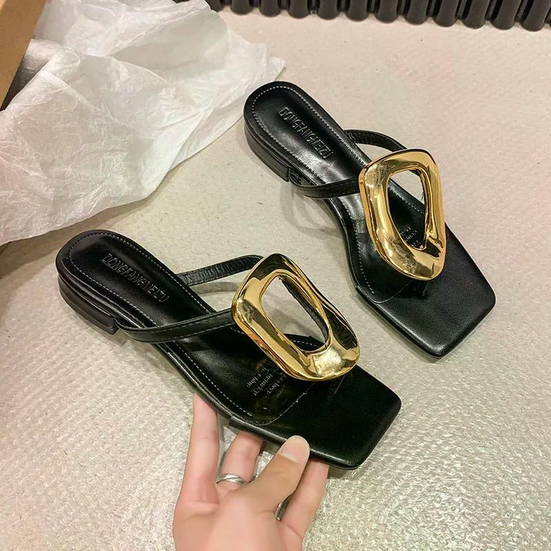 Flats 2024 Women Flip Flops New Summer Casual Slides Beach Ladies Slippers Outside Metal Decoration Female Shoes for Slippers