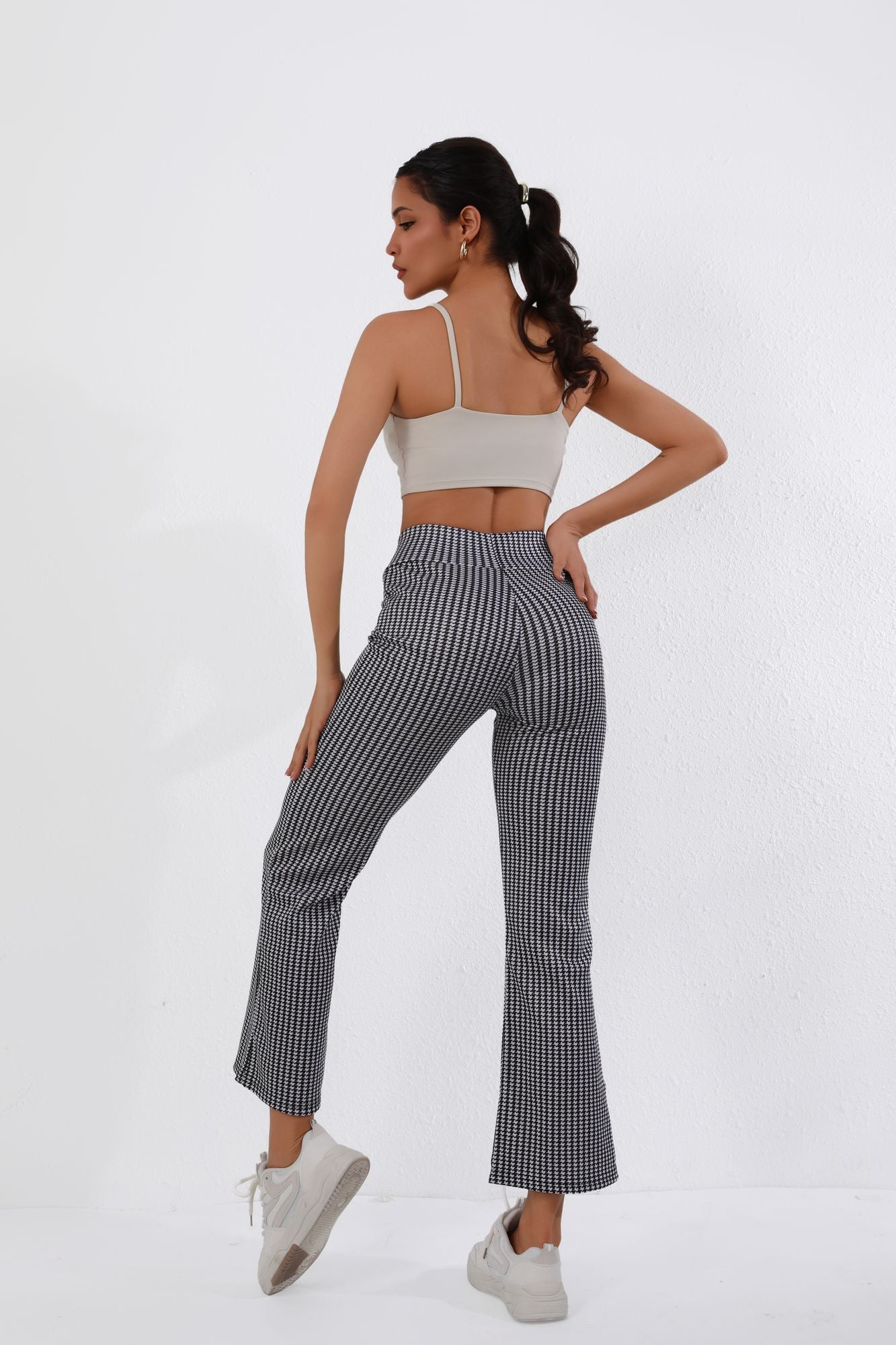 High-Waisted Houndstooth Flare Trousers â€?Sleek Fit, Comfy Stretch, Classy Look
