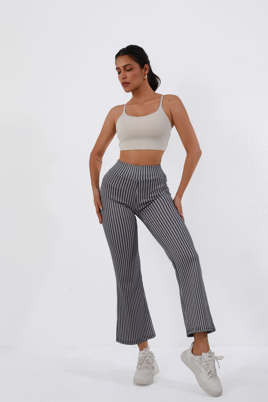 High-Waisted Houndstooth Flare Trousers â€?Sleek Fit, Comfy Stretch, Classy Look